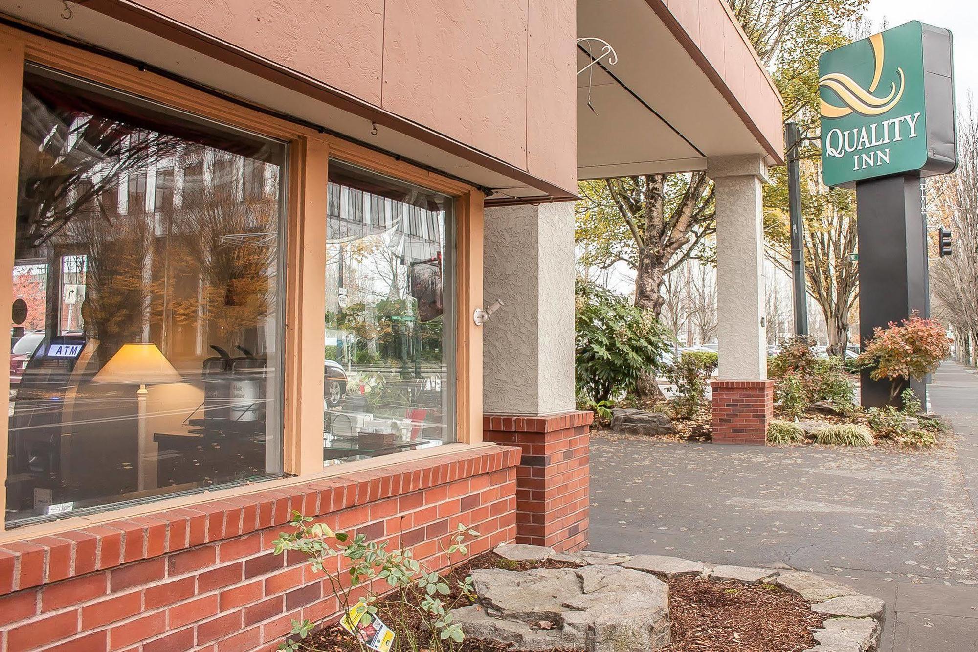 Quality Inn Downtown Convention Center Portland Exterior photo